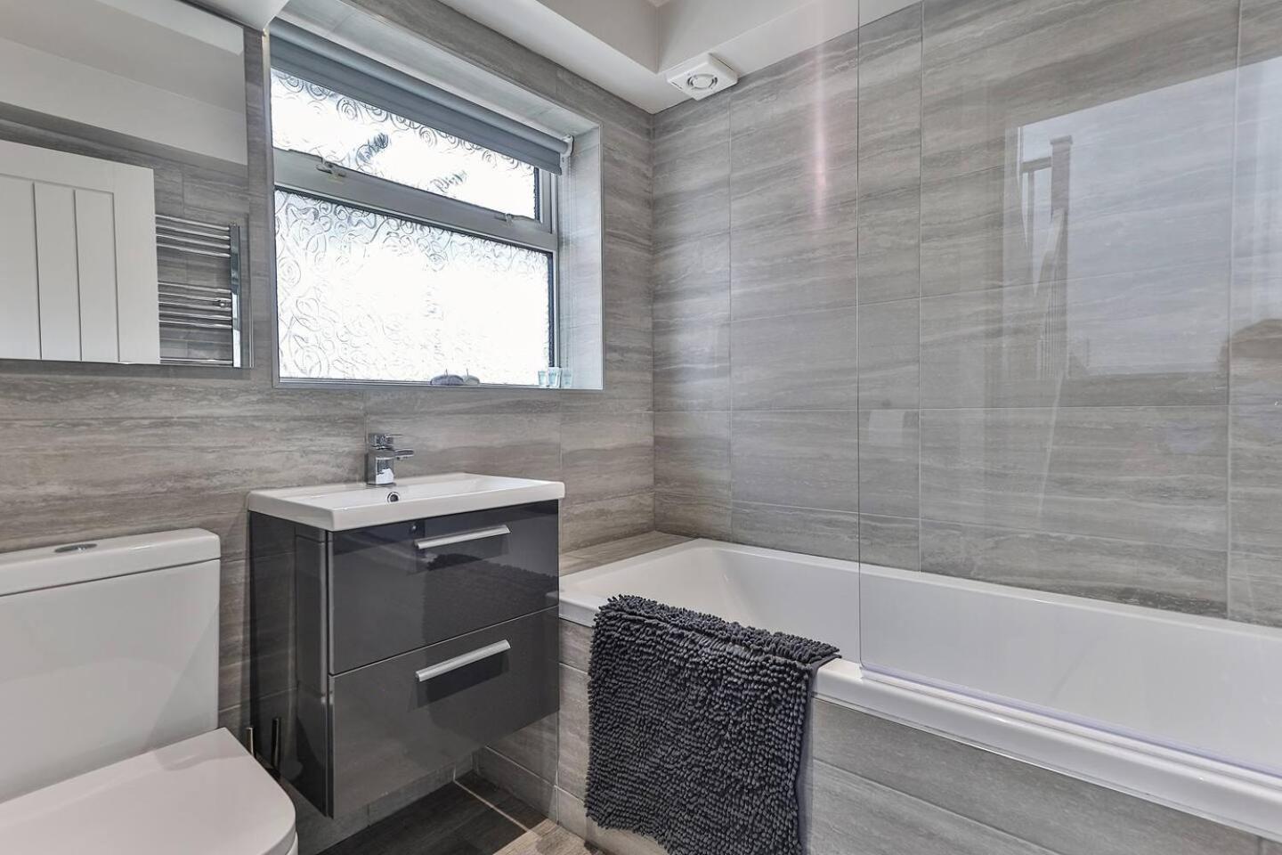 Newly Renovated 3 Bed 2 Bath Apartment & Parking Sheffield Extérieur photo