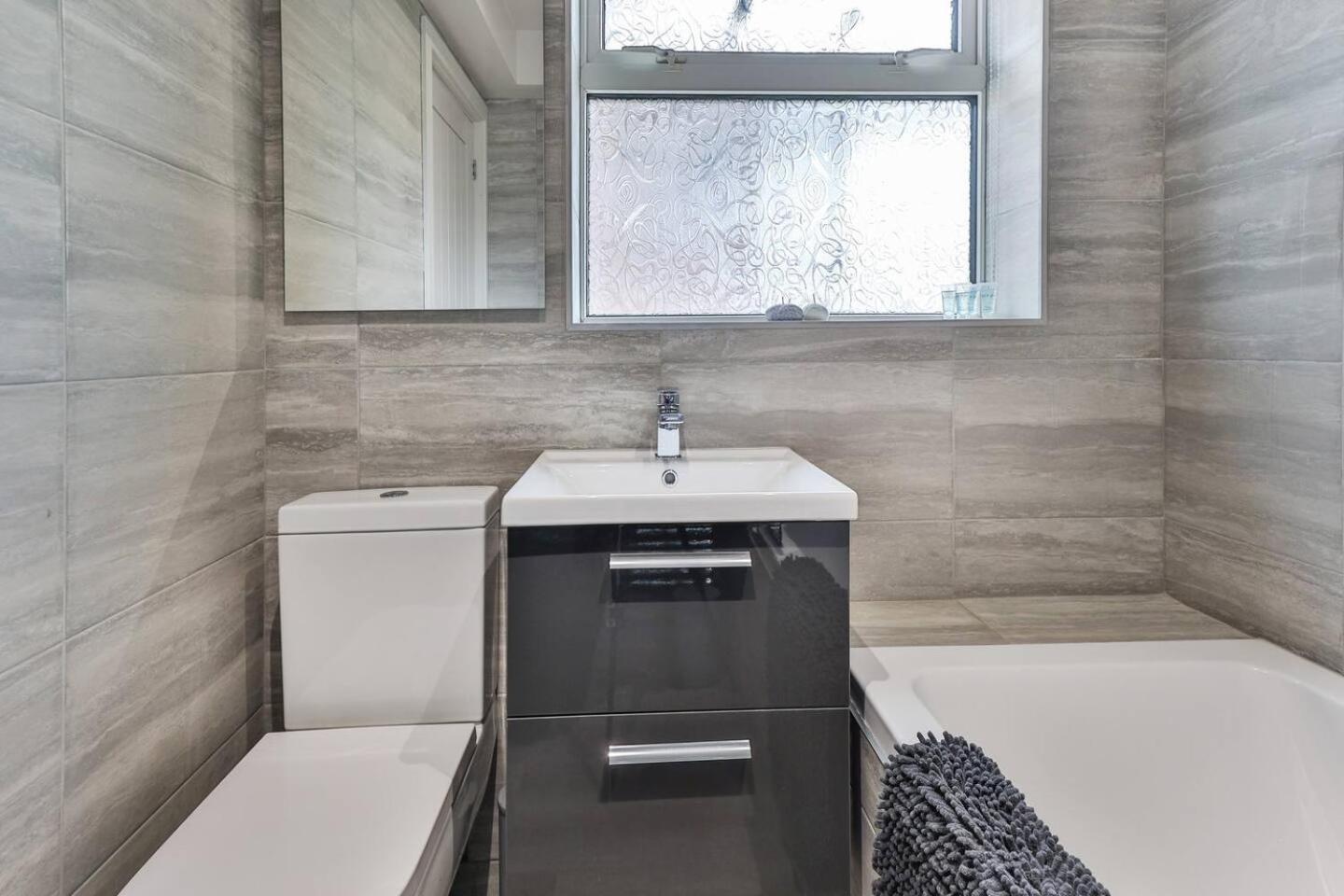 Newly Renovated 3 Bed 2 Bath Apartment & Parking Sheffield Extérieur photo